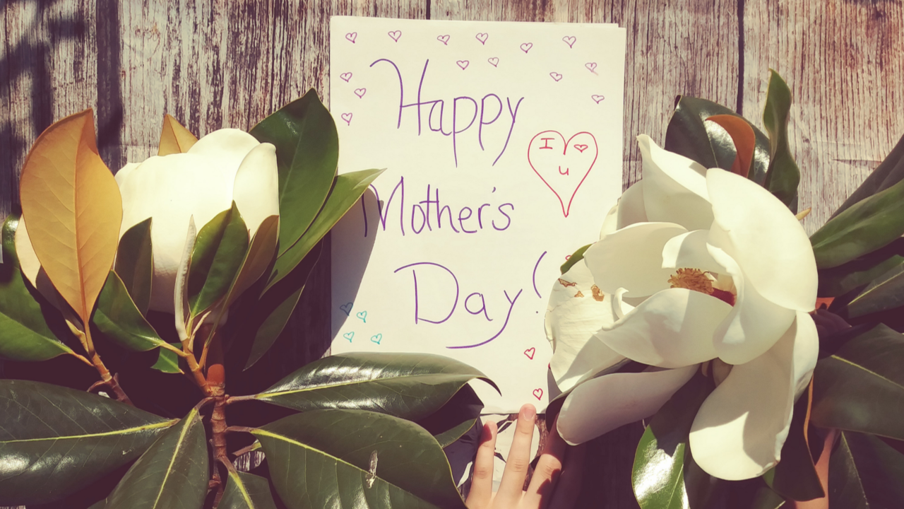 Top ideas for Gifts for Mum this Mother’s Day…  Without leaving home and without spending money!