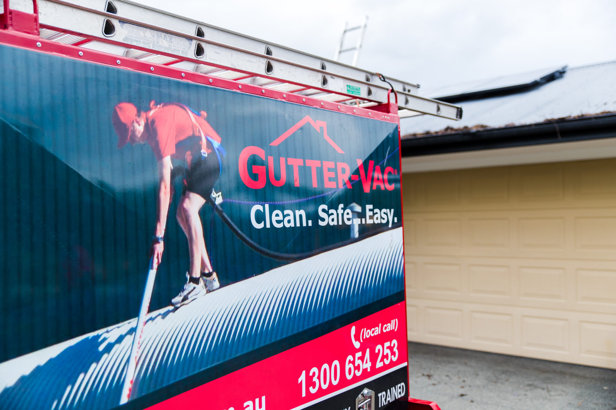 10 Important Things To Consider Before Hiring A Gutter Cleaning Service